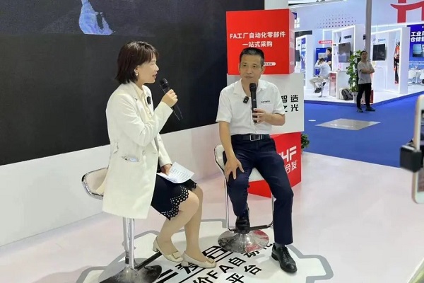 現(xiàn)場(chǎng)直播，暢談發(fā)展